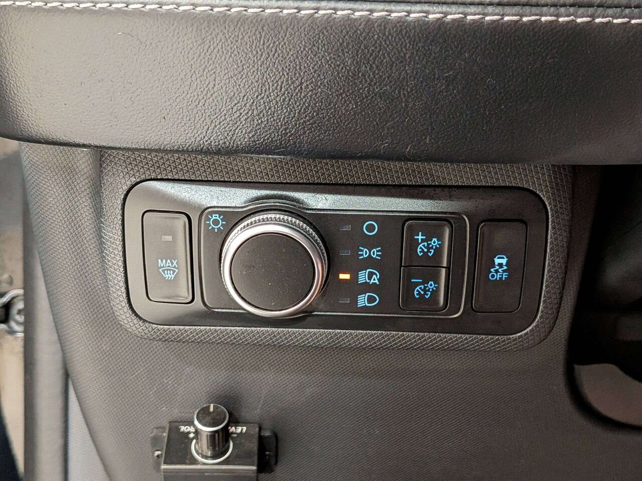 2022 Ford Mustang Mach-E Select RWD Black Val-David - photo #31