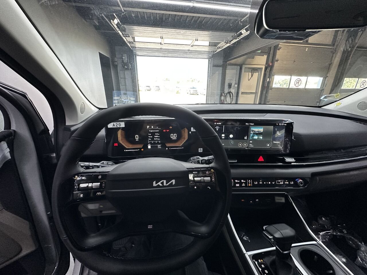 2027 Kia Carnival Ceramic Silver Blainville - photo #4