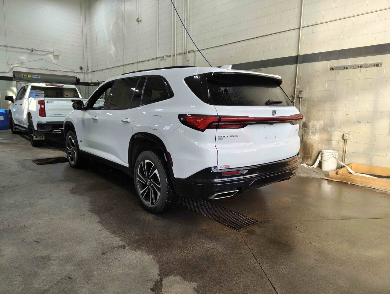 2025 Buick Enclave AWD 4dr Sport Touring White Sherwood Park - photo #4