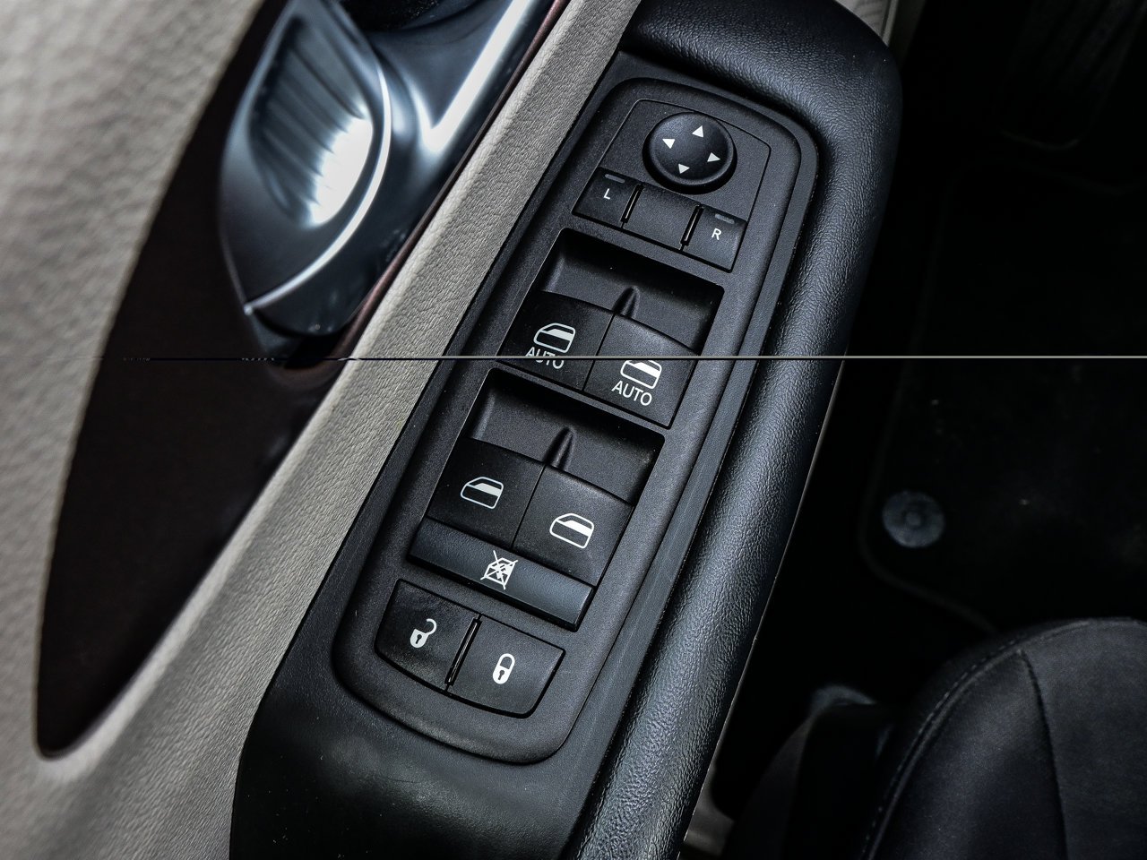 2024 Chrysler Grand Caravan SXT 2WD White Sherwood Park - photo #17
