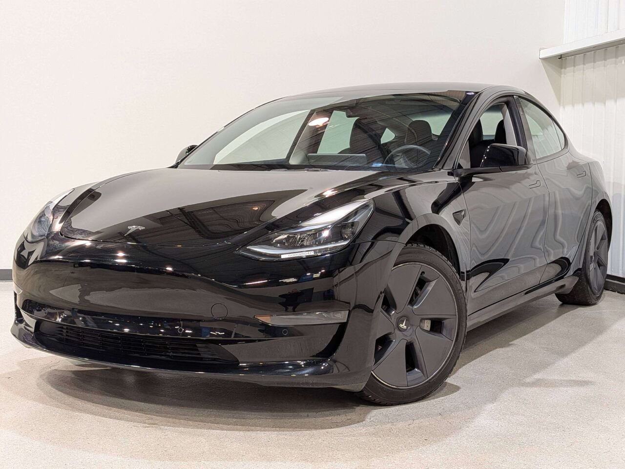 2022 Tesla Model 3 Standard Range RWD *Ltd Avail* Black Val-David - photo #0