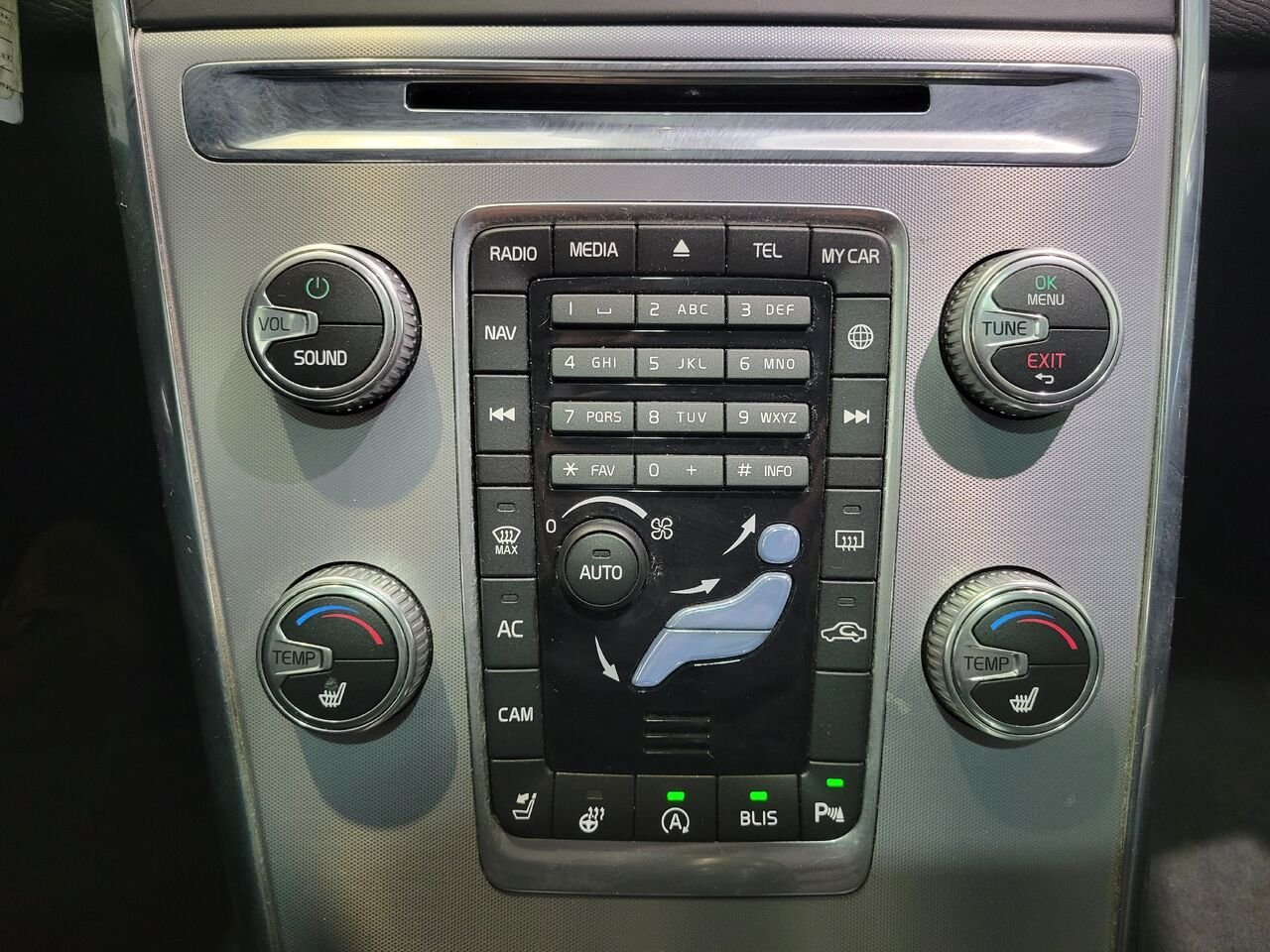 2017 Volvo XC60 Grey  - photo #24