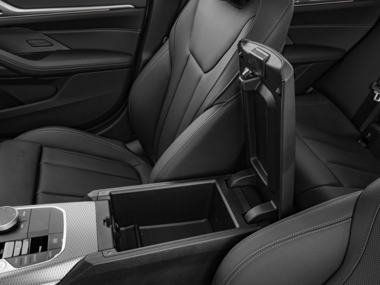 BMW Série 4 M440i xDrive 2027 Noir saphir métallisé Blainville - photo #6