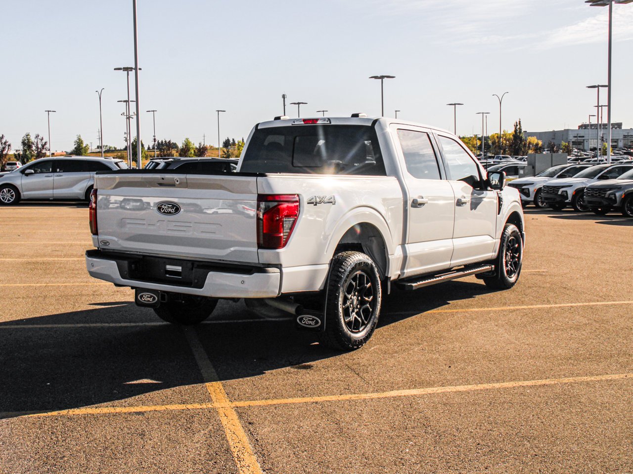 2025 Ford F-150 XLT 4WD SuperCrew 5.5' Box White Sherwood Park - photo #8
