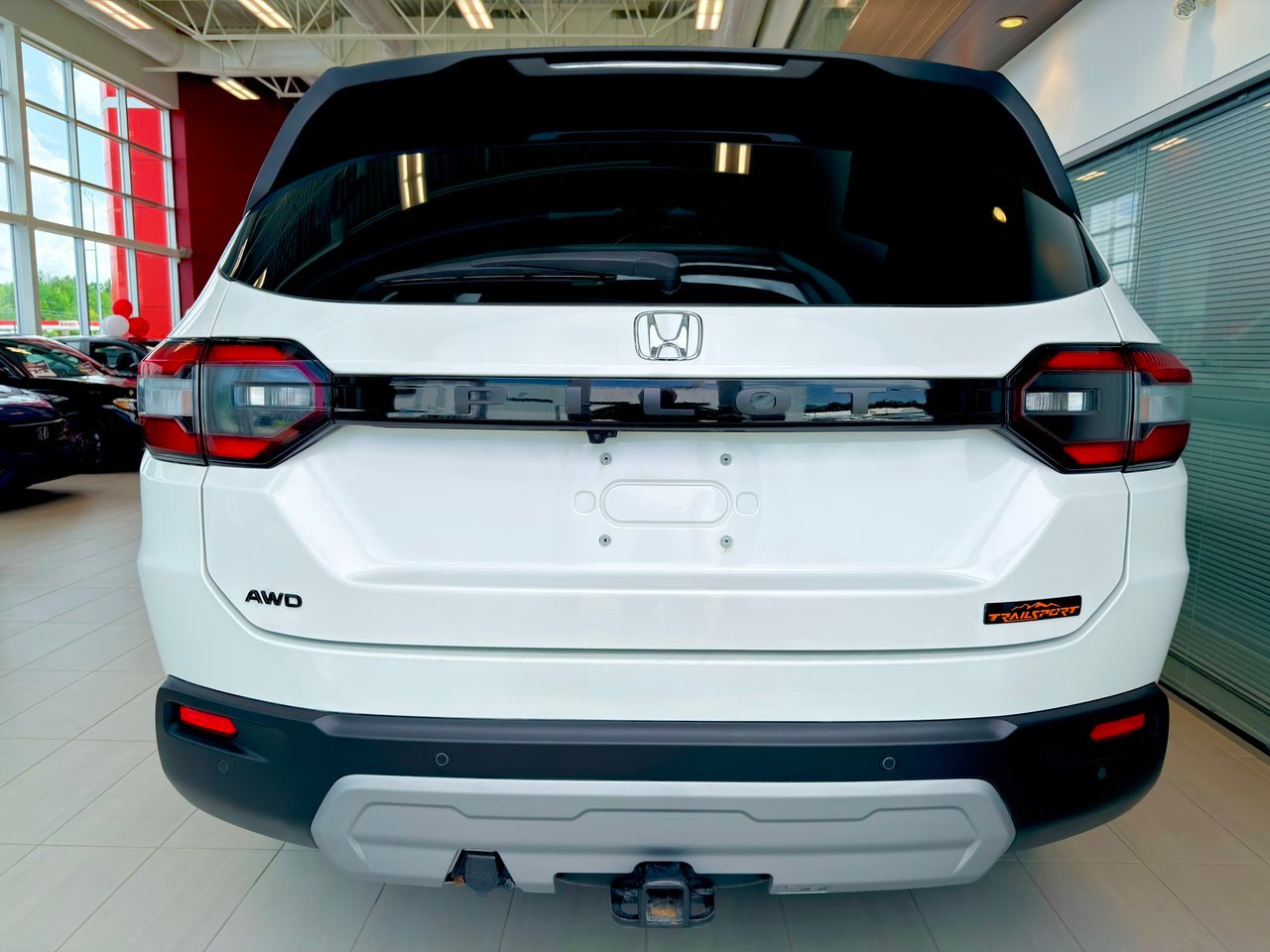 2023 Honda Pilot White Notre-Dame-des-Prairies - photo #11