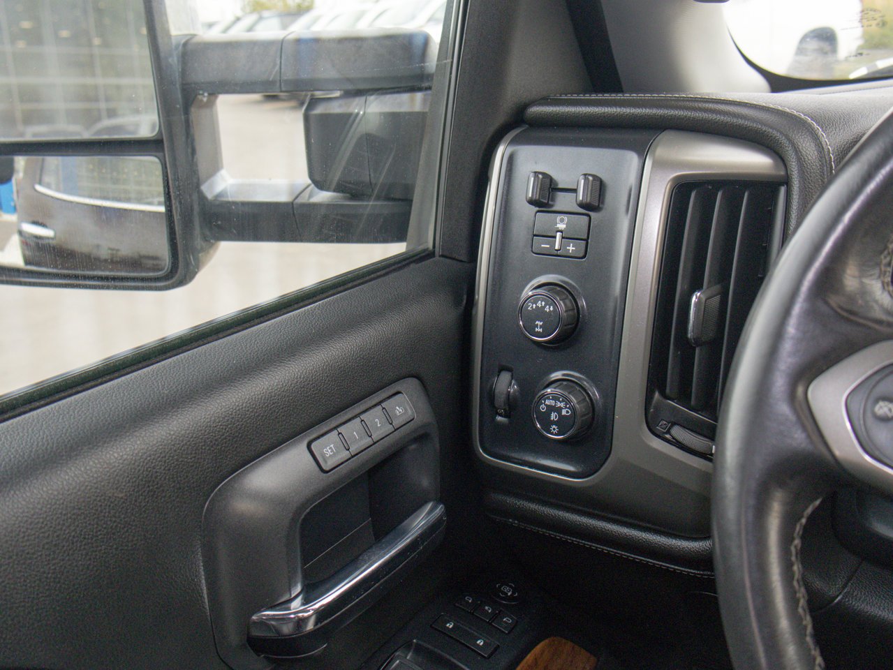 2018 Chevrolet Silverado 2500HD 4WD Crew Cab 153 High Country Havana Metallic Sherwood Park - photo #23