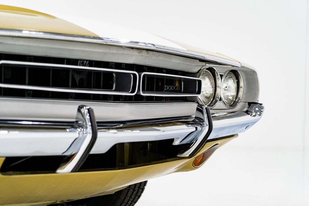 1971 Dodge Challenger *PRIX EN USD* Convertible Fully restored to desirable specifications Gold Montreal - photo #42