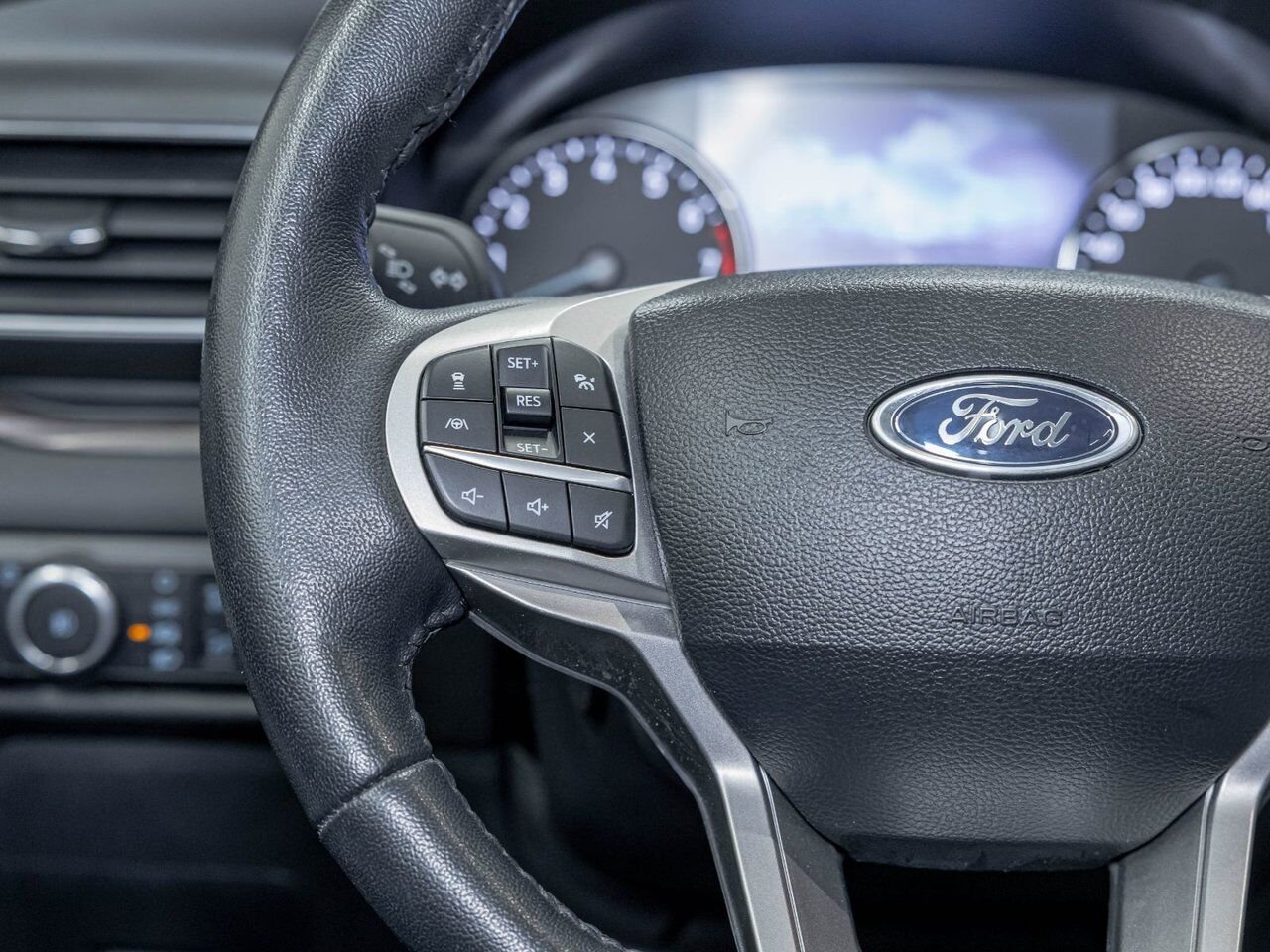 Ford Explorer LIMITED 4WD *TOIT* CUIR *CAM 360* B&O *SIEGES VENT 2023 Gris Saint-Jérôme - photo #16