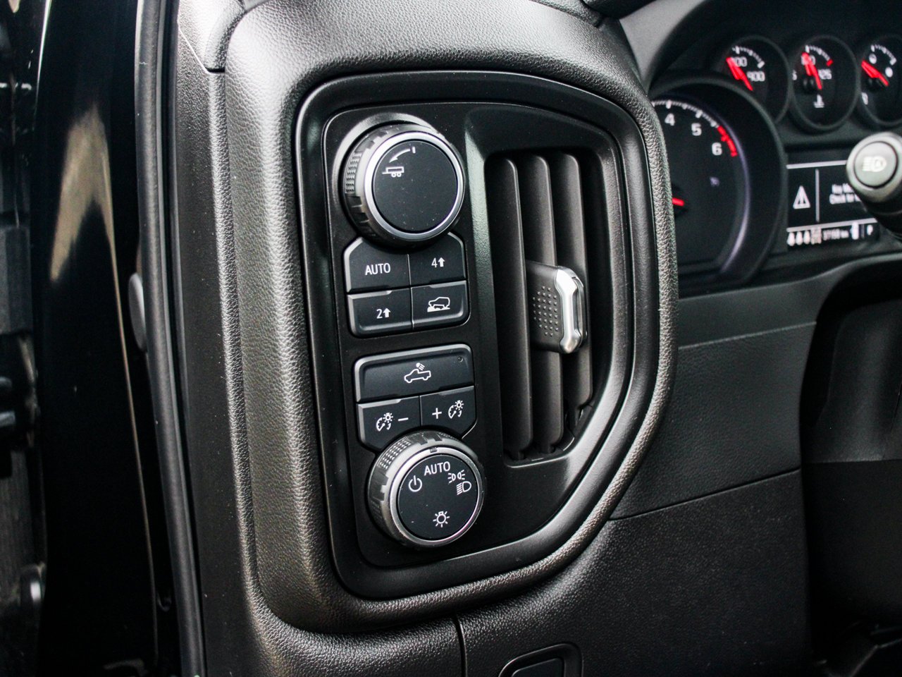 2025 Chevrolet Silverado 1500 4WD Crew Cab 147 Custom Black Sherwood Park - photo #16