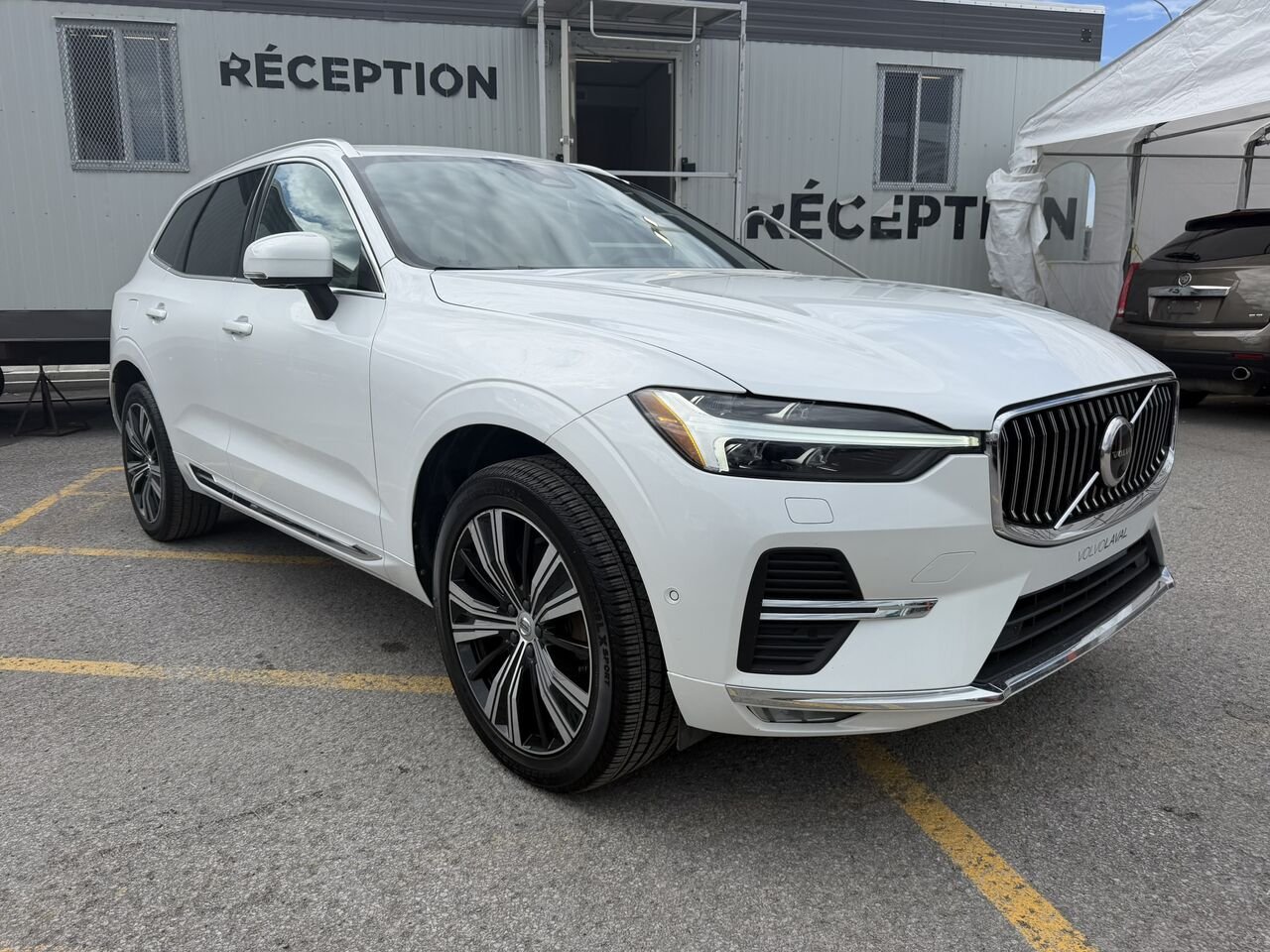 2023 Volvo XC60 B6 Ultimate AWD White Laval - photo #6