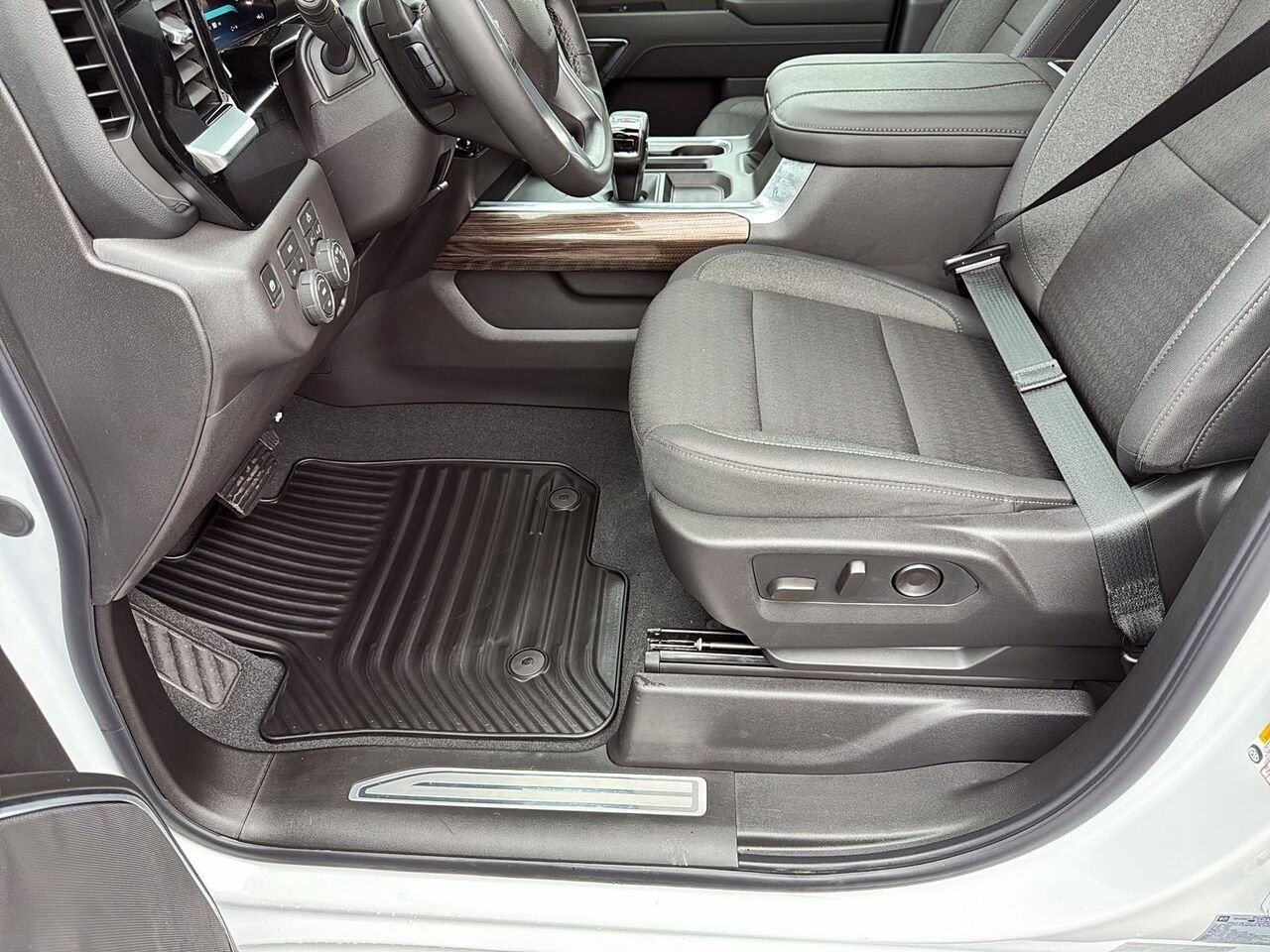 CHEVROLET Silverado 1500 LT 2026 BLANC SOMMET Saint-Hyacinthe - photo #7