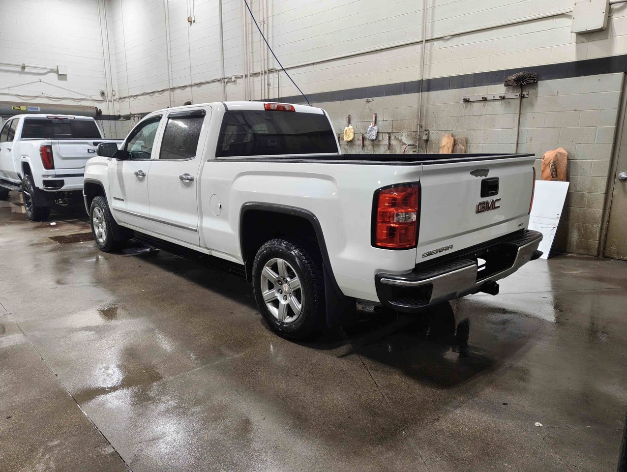 2015 GMC Sierra 1500 4WD Crew Cab 153.0 SLT White Sherwood Park - photo #4