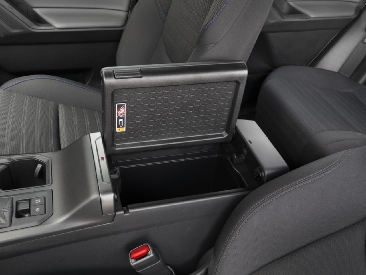 2026 Toyota RAV4 Plug-In Hybrid Storm Cloud Mont-Laurier - photo #11