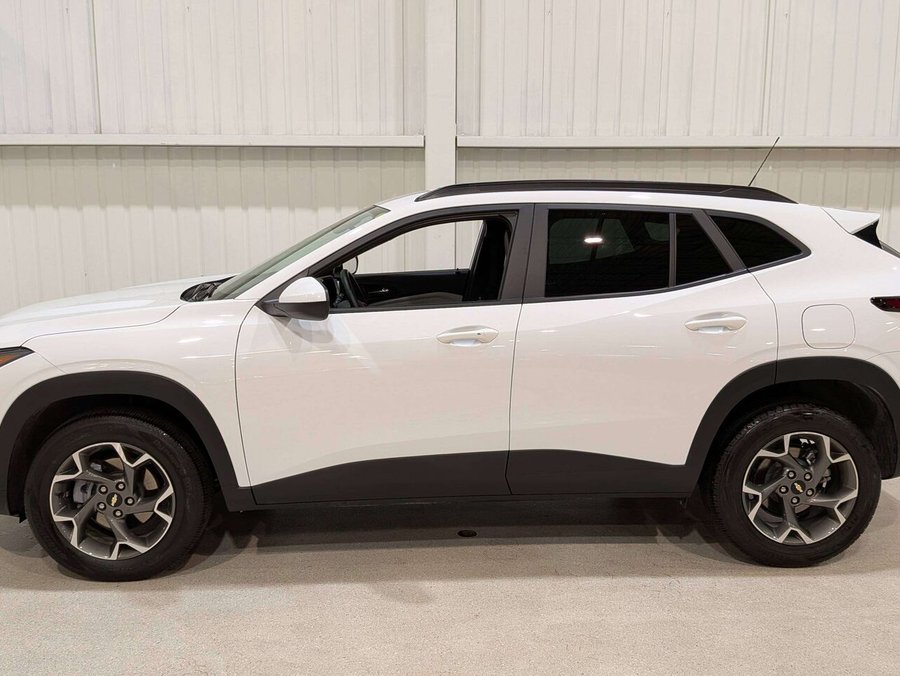 2025 Chevrolet Trax White