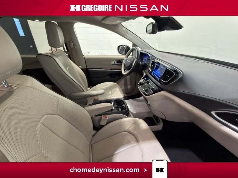 Chrysler Pacifica 2017 Noir Saint-Eustache - photo #24