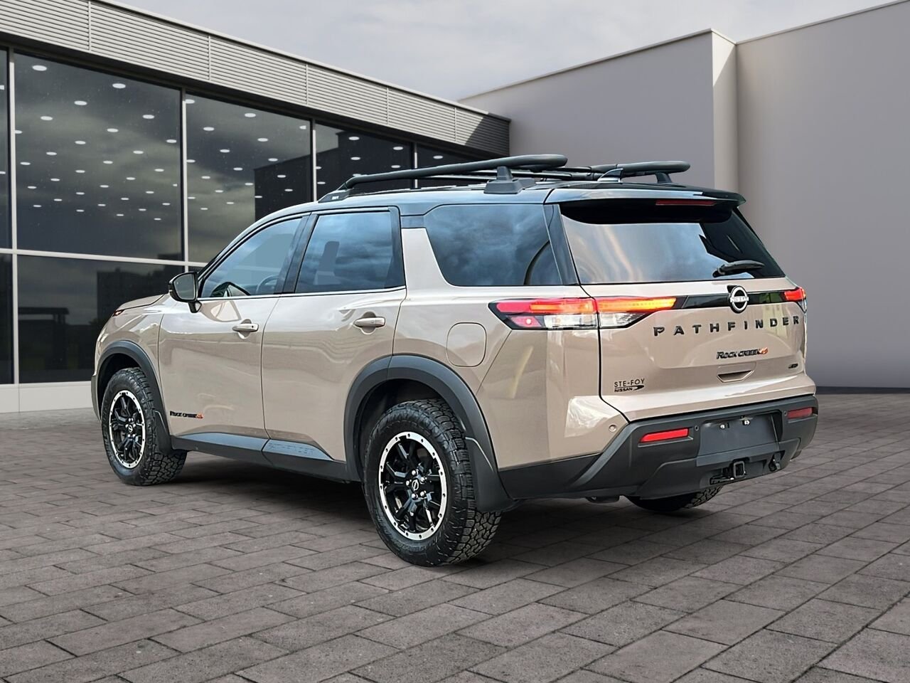 Nissan Pathfinder SV ROCK CREEK 2025 Beige Québec - photo #3