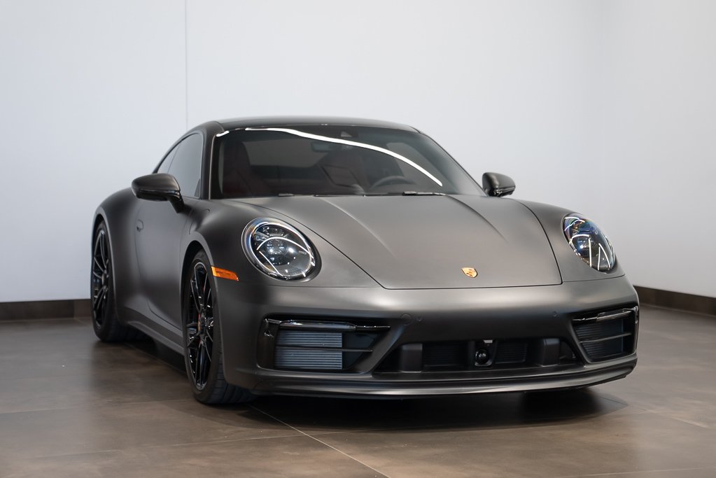 Porsche 911 Carrera 4 GTS 2024 Noir Kirkland - photo #2