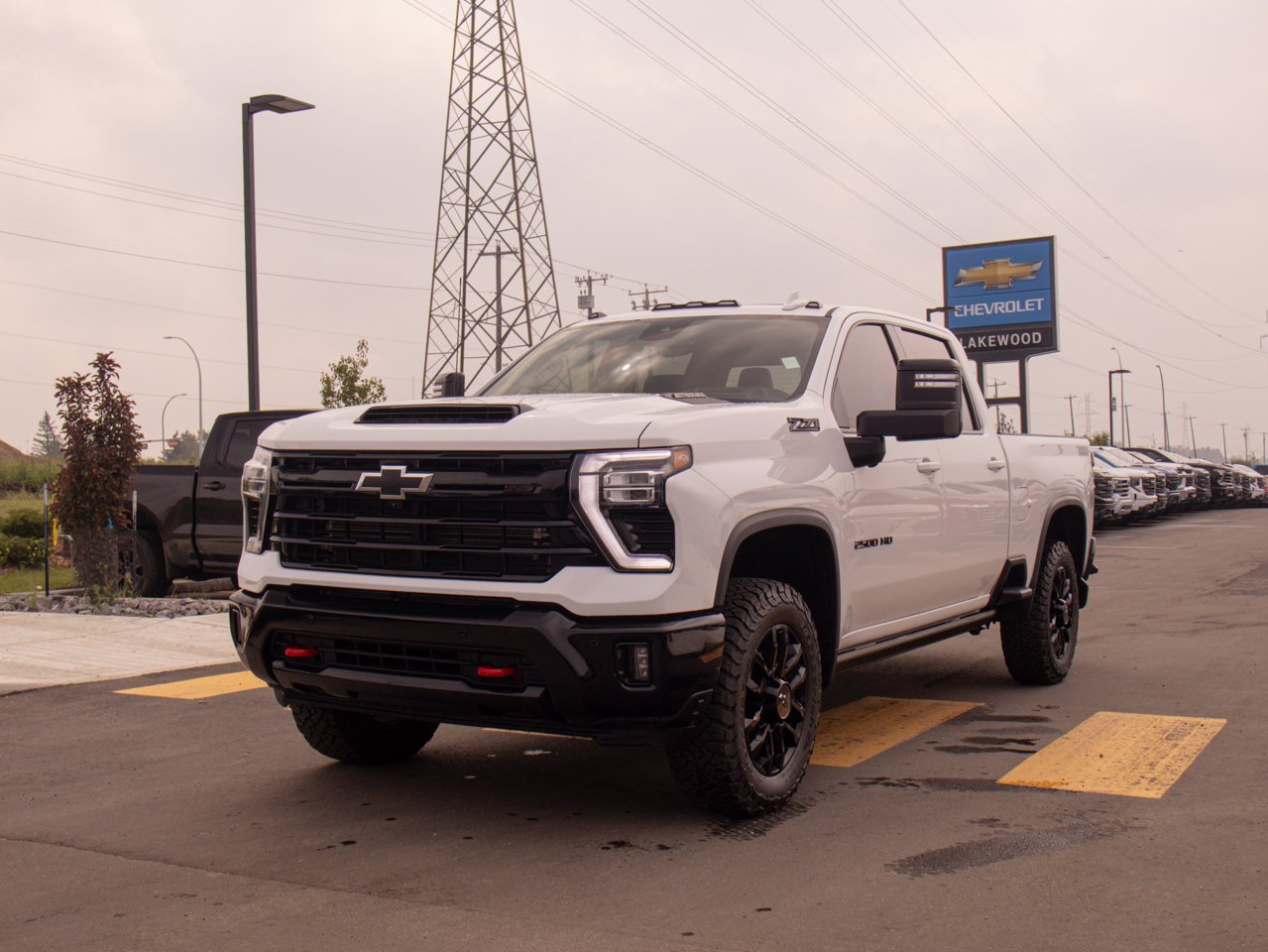 2025 Chevrolet Silverado 2500HD 4WD Crew Cab 159 LTZ White Sherwood Park - photo #3