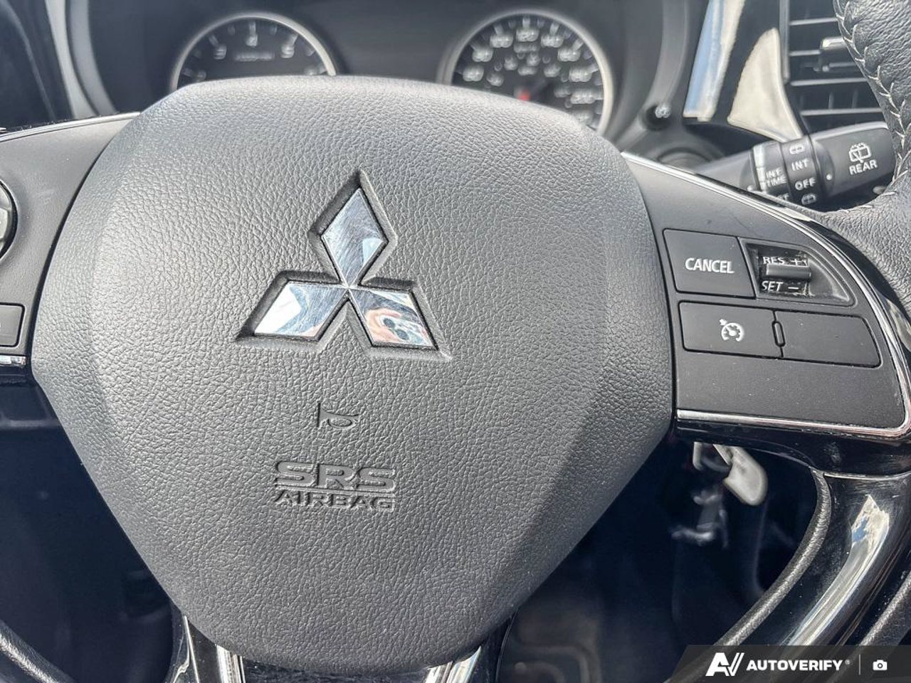 Mitsubishi Outlander JA4AZ2A39JZ619508 2018 Rouge Mirabel - photo #18