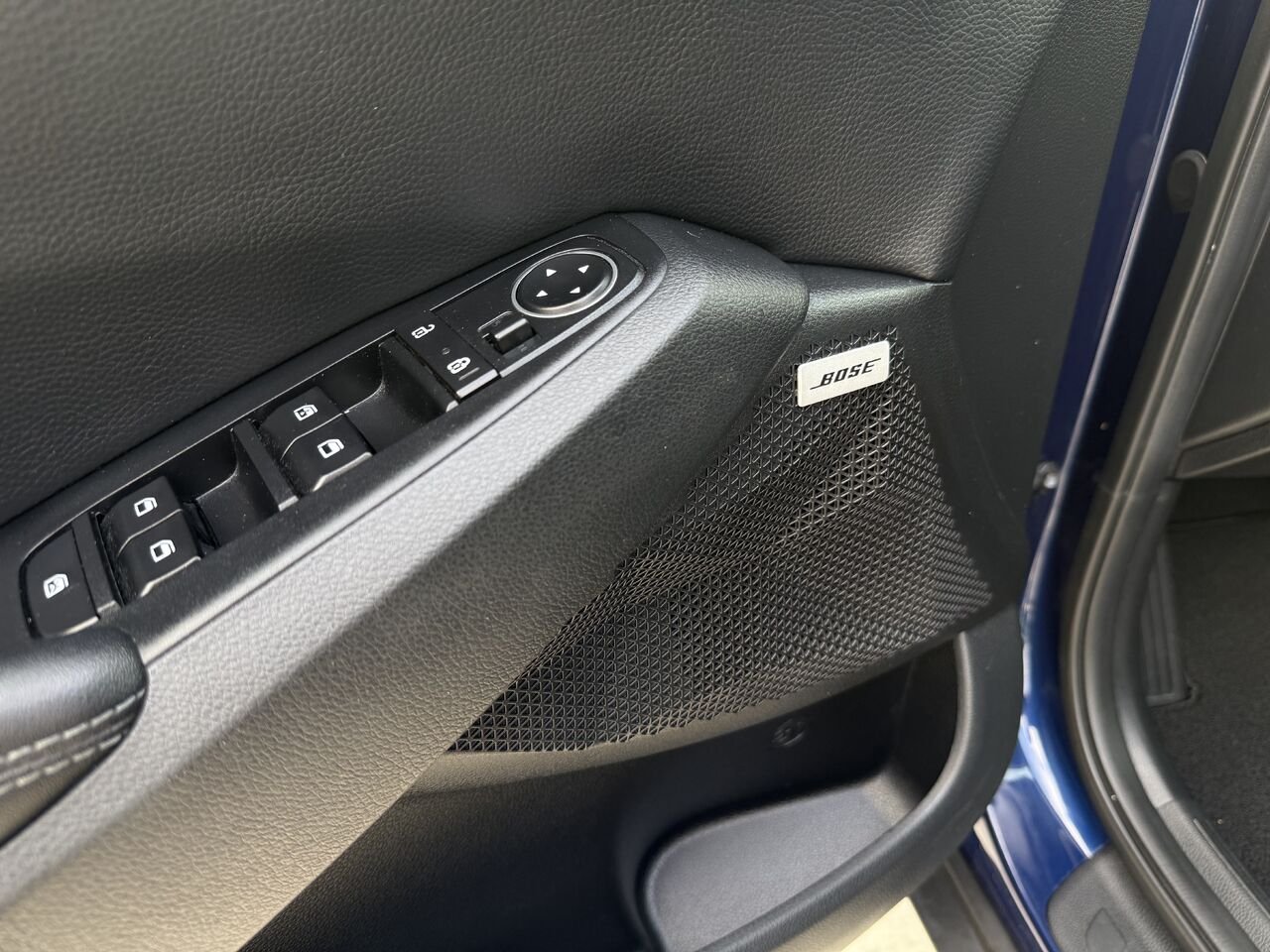 Kia Seltos SX Turbo TI avec intérieur noir 2023 Bleu Châteauguay - photo #11