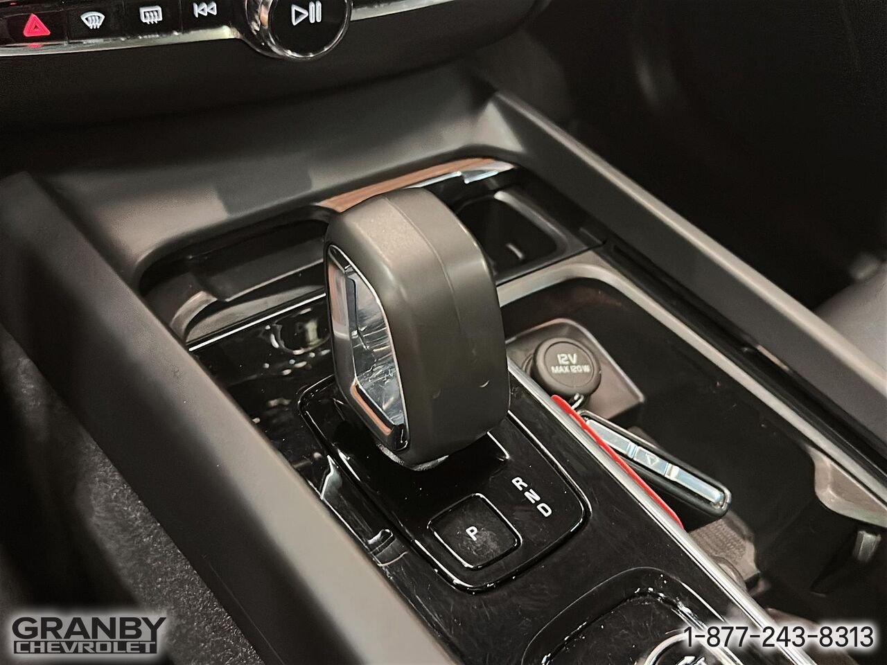 2024 Volvo XC60 Recharge Plus Dark Theme | G3874 Beige Granby - photo #18
