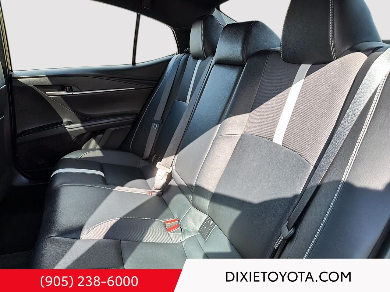 2025 Toyota Camry HYBRID SE UPGRADE AWD / CLEAN CARFAX / HEATED SEATS / MOONROOF / CARPLAY AND ANDROID AUTO Black Mississauga - photo #19