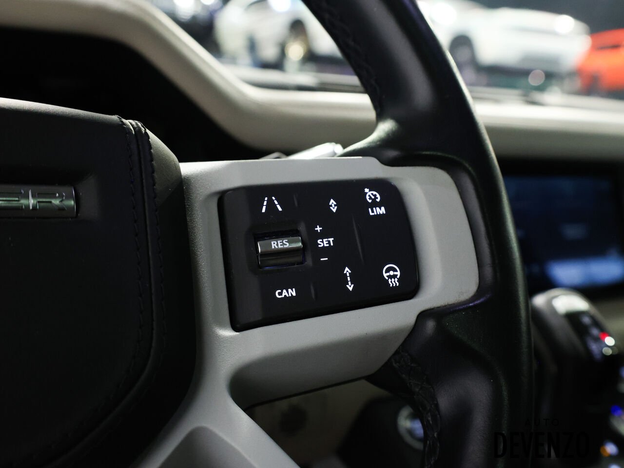 2020 Land Rover Defender Black Saint-Eustache - photo #20