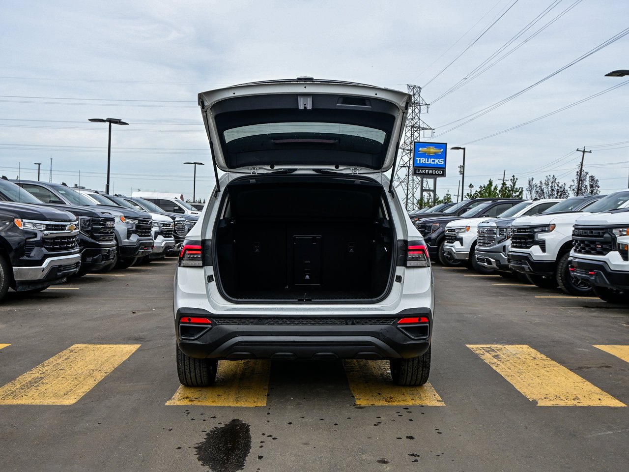 2026 Volkswagen Taos Comfortline Black Edition 4MOTION White Sherwood Park - photo #13
