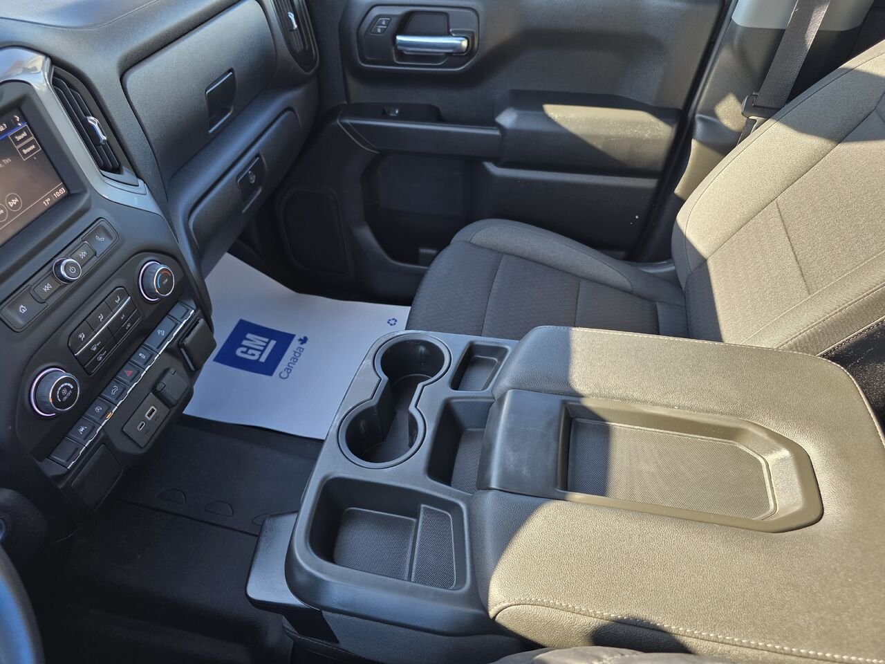 2022 Chevrolet Silverado 1500 Custom Trail Boss Silver Rouyn-Noranda - photo #14
