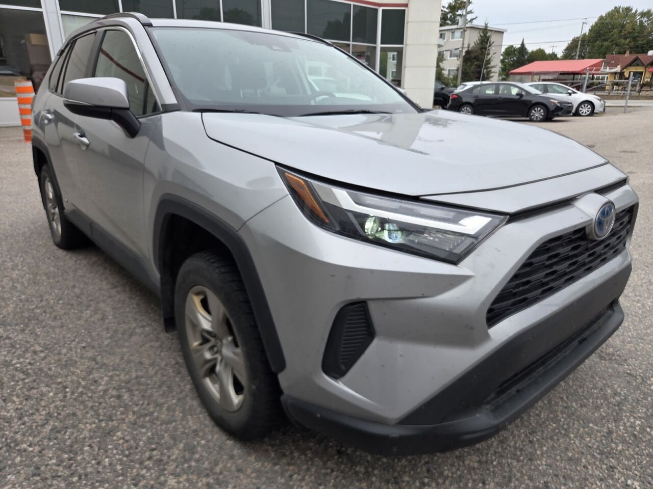 2023 Toyota RAV4 XLE HYBRIDE Silver Mont-Laurier - photo #2