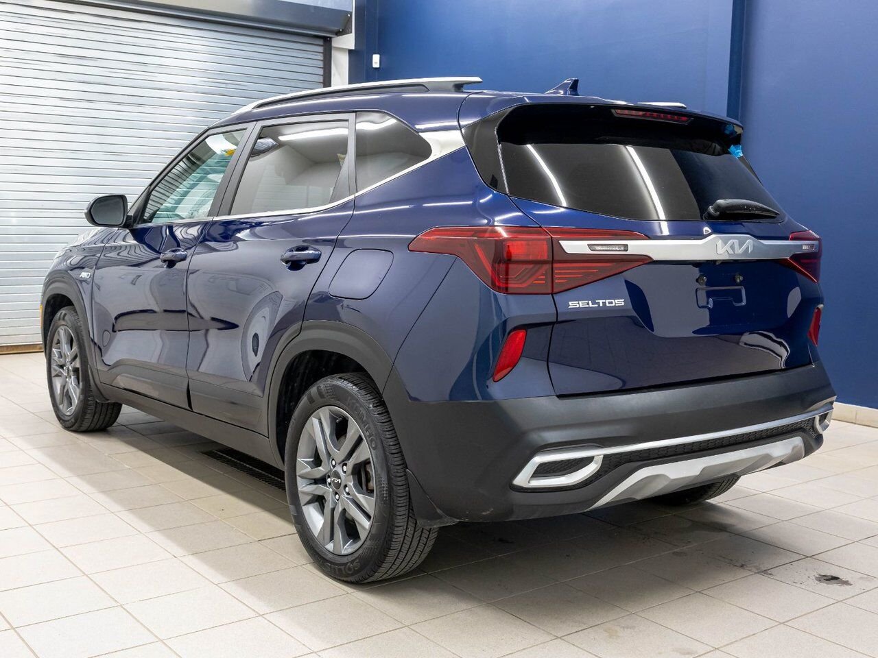 Kia Seltos EX PREMIUM AWD *TOIT* SIÈGES CHAUF CARPLAY ALERTES 2023 Bleu Saint-Jérôme - photo #5