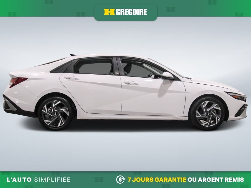 2025 Hyundai Elantra White Saint-Léonard - photo #10