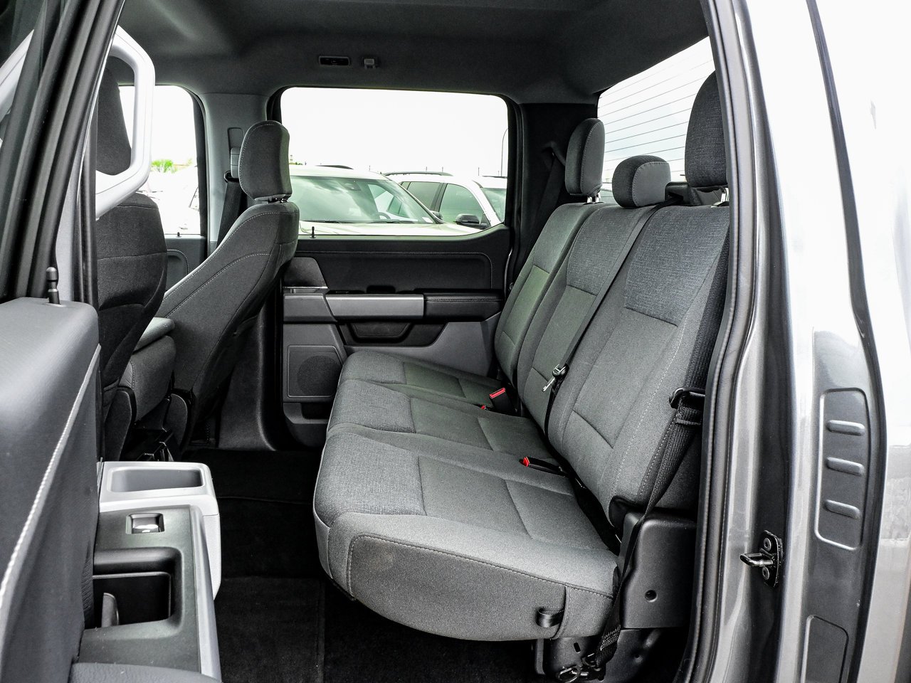 2025 Ford F-150 XLT 4WD SuperCrew 5.5' Box Grey Sherwood Park - photo #30