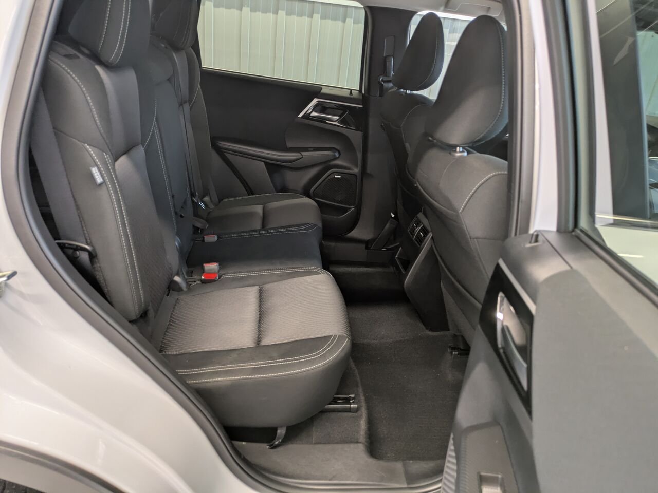 Mitsubishi Outlander 2025 Blanc Gatineau - photo #17