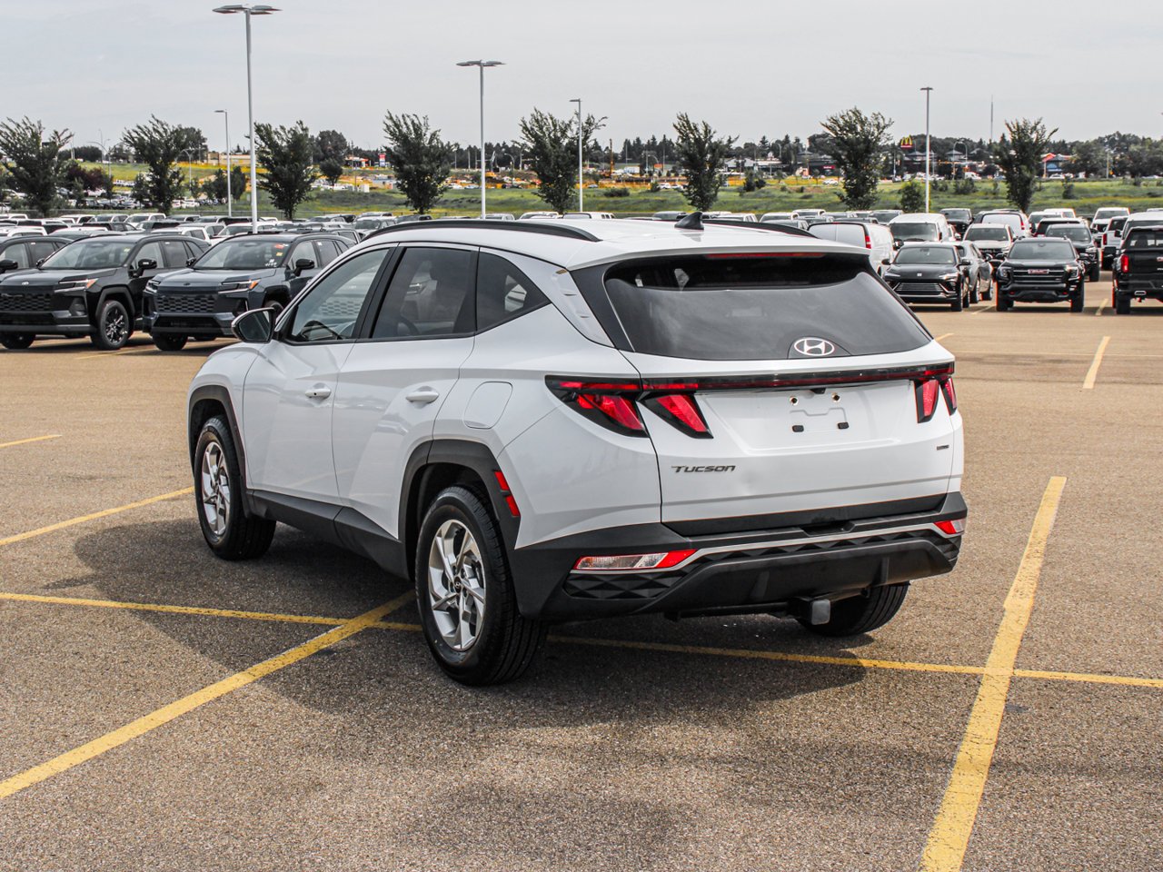 2023 Hyundai Tucson Preferred AWD White Sherwood Park - photo #5