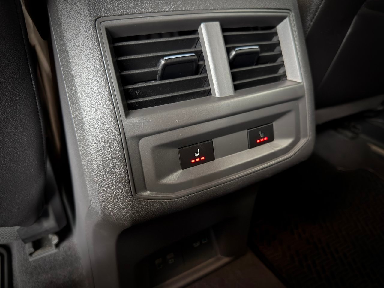 2021 Volkswagen Atlas Cross Sport Red Notre-Dame-des-Prairies - photo #35