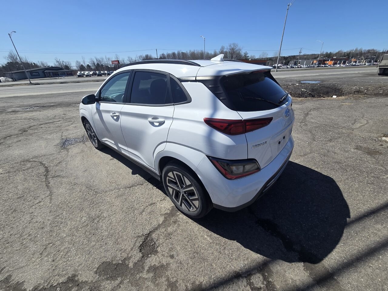 2023 Hyundai Kona Electric White  - photo #2