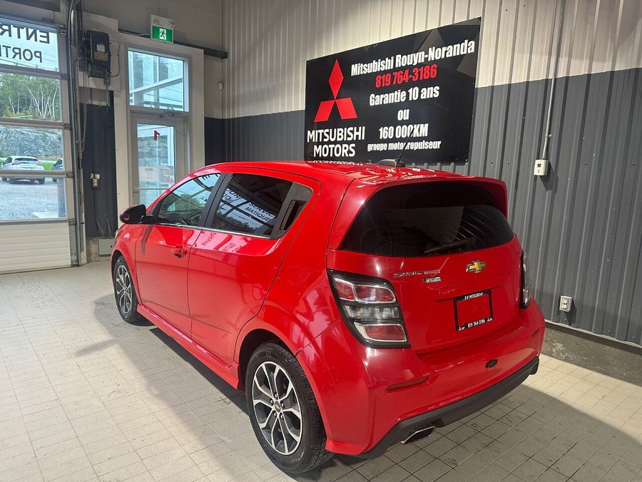 Chevrolet Sonic LT à hayon 5 portes BA 2017 Rouge