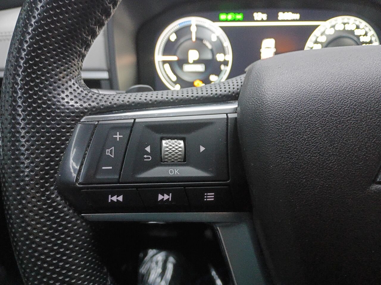 2023 Mitsubishi Outlander Plug-In Hybrid Black Blainville - photo #25