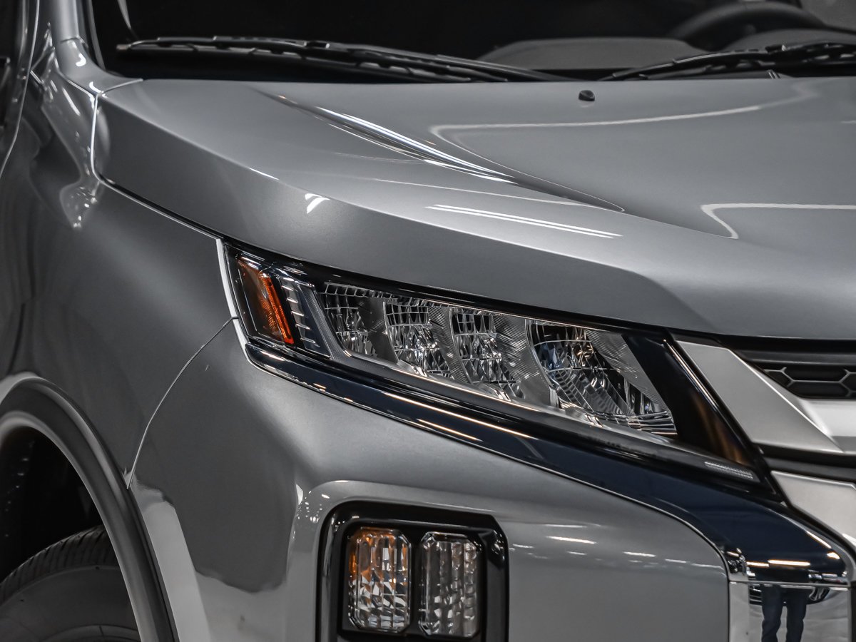 2027 Mitsubishi RVR SE Titanium Grey Montreal - photo #18