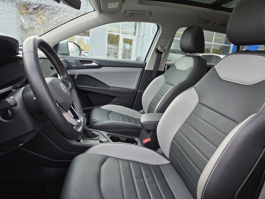 Volkswagen Taos Highline 4Motion 2024 Gris Mont-Laurier - photo #51