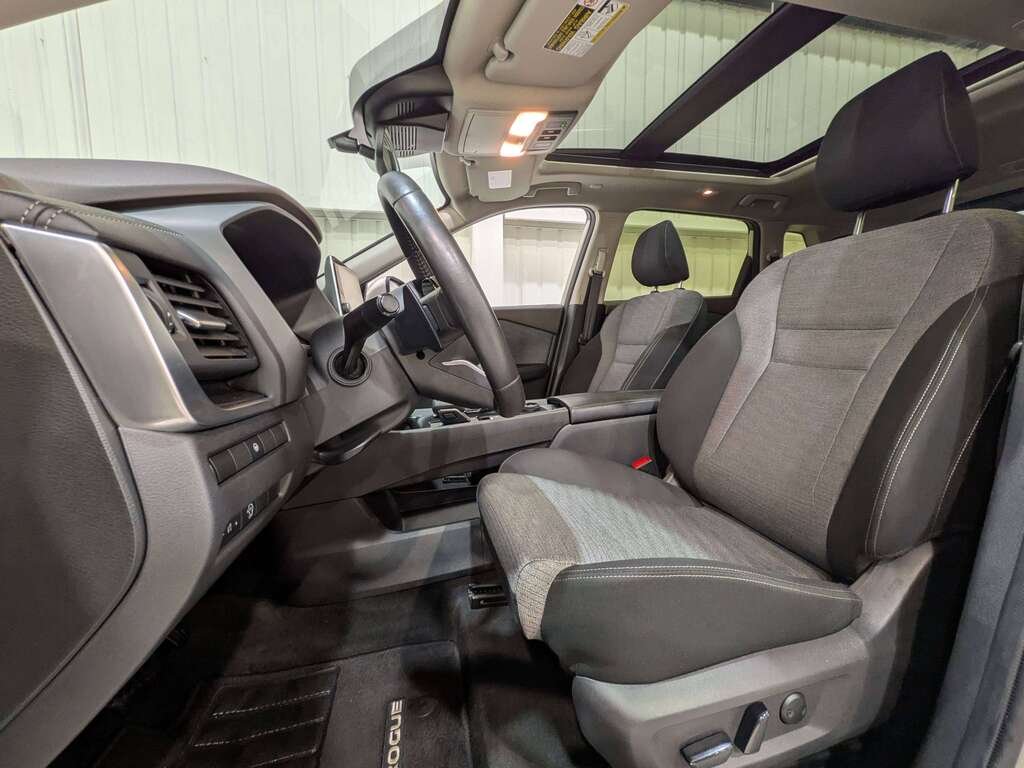 Nissan Rogue 2023 Beige Val-David - photo #1