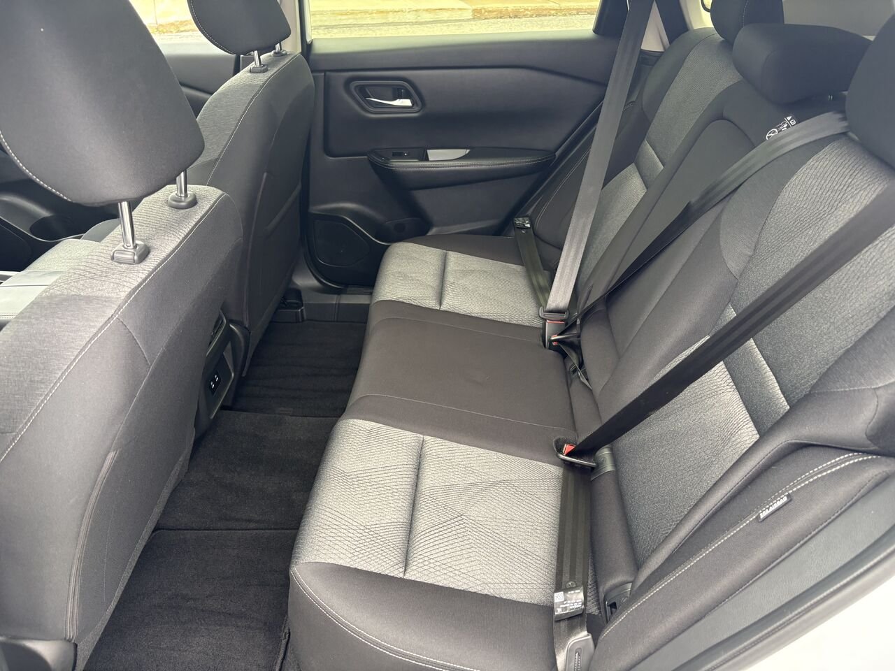 2024 Nissan Rogue SV AWD White Châteauguay - photo #13