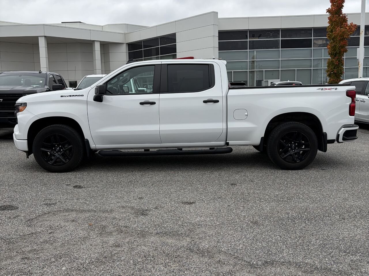 CHEVROLET SILVERADO K1500 CUSTOM Custom cabine multiplace 4RM 157 po 2024 Noir Gatineau - photo #9