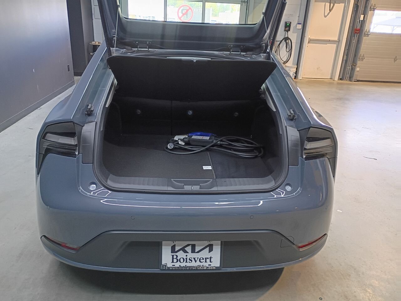2024 Toyota Prius Prime Grey Blainville - photo #9