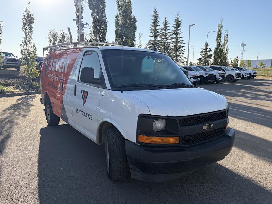 2017 Chevrolet Express Cargo Van WT 4.8L | Roof Rack White