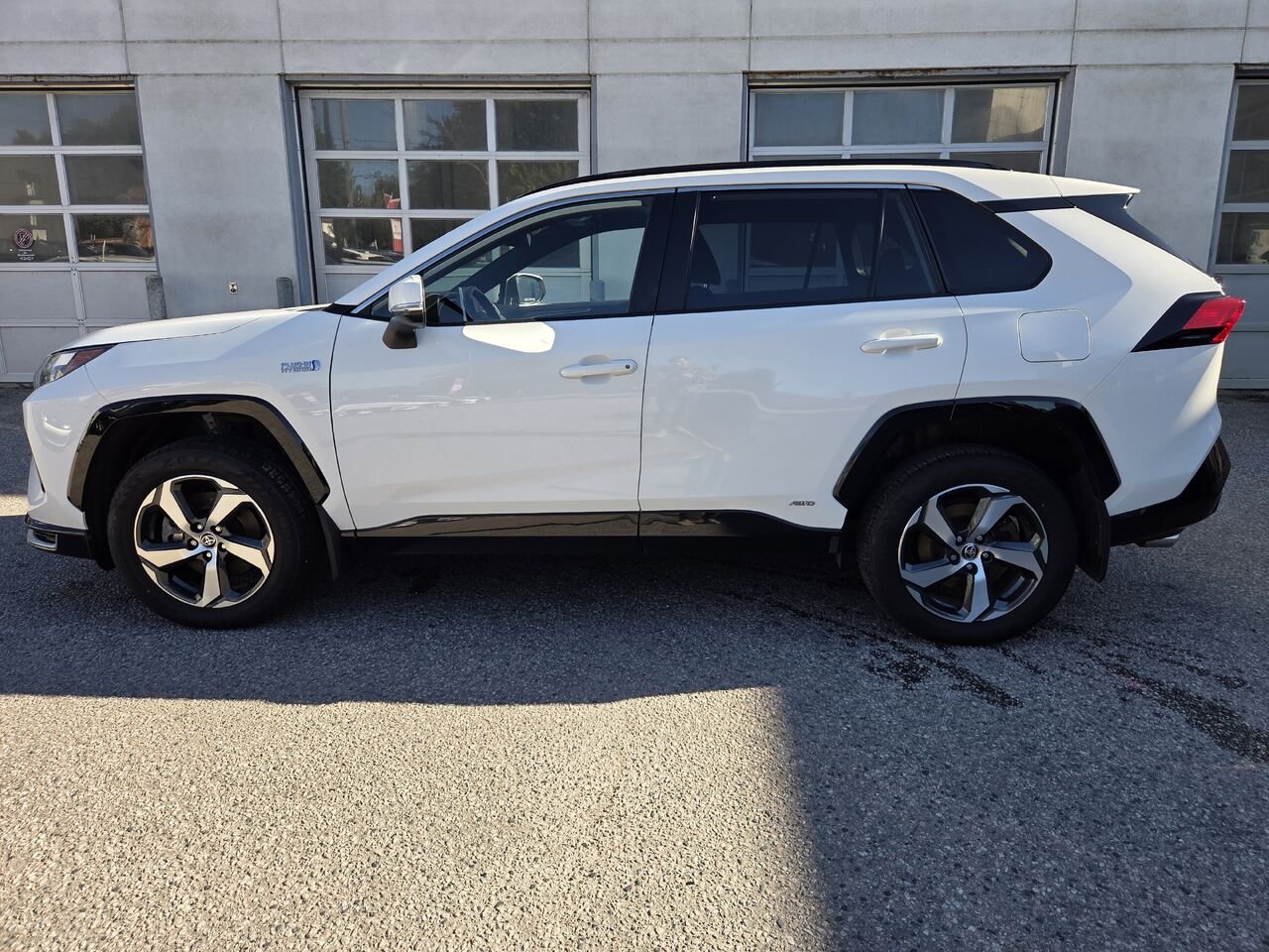 2024 Toyota RAV4 PRIME SE White Mont-Laurier - photo #8