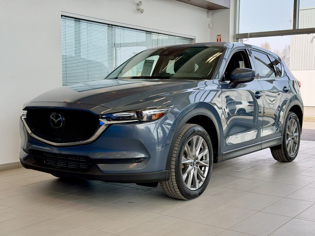 2021 Mazda CX-5 Grey Notre-Dame-des-Prairies - photo #2