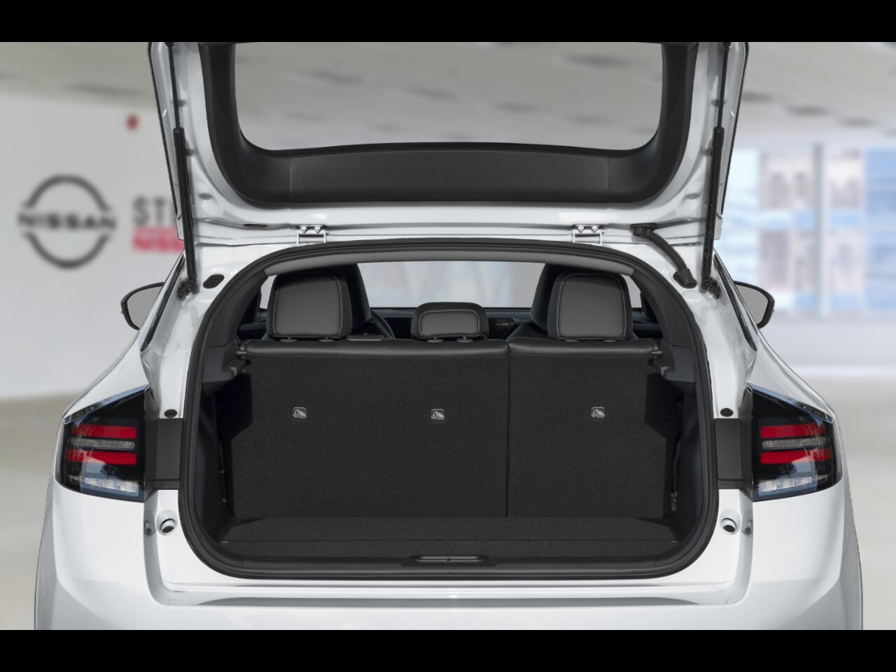 2026 NISSAN LEAF Everest White Pearl Tricoat/Black Ste-Foy - photo #12