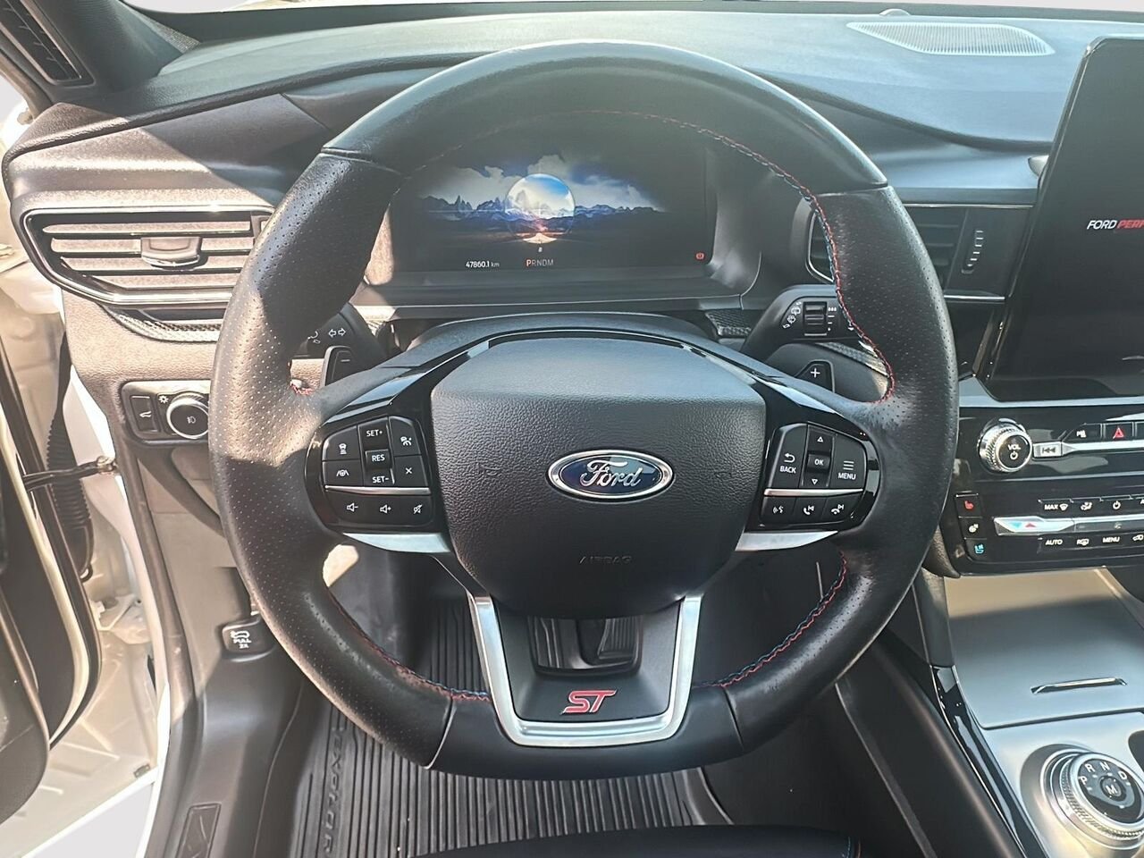 2024 Ford Explorer White Rouyn-Noranda - photo #9